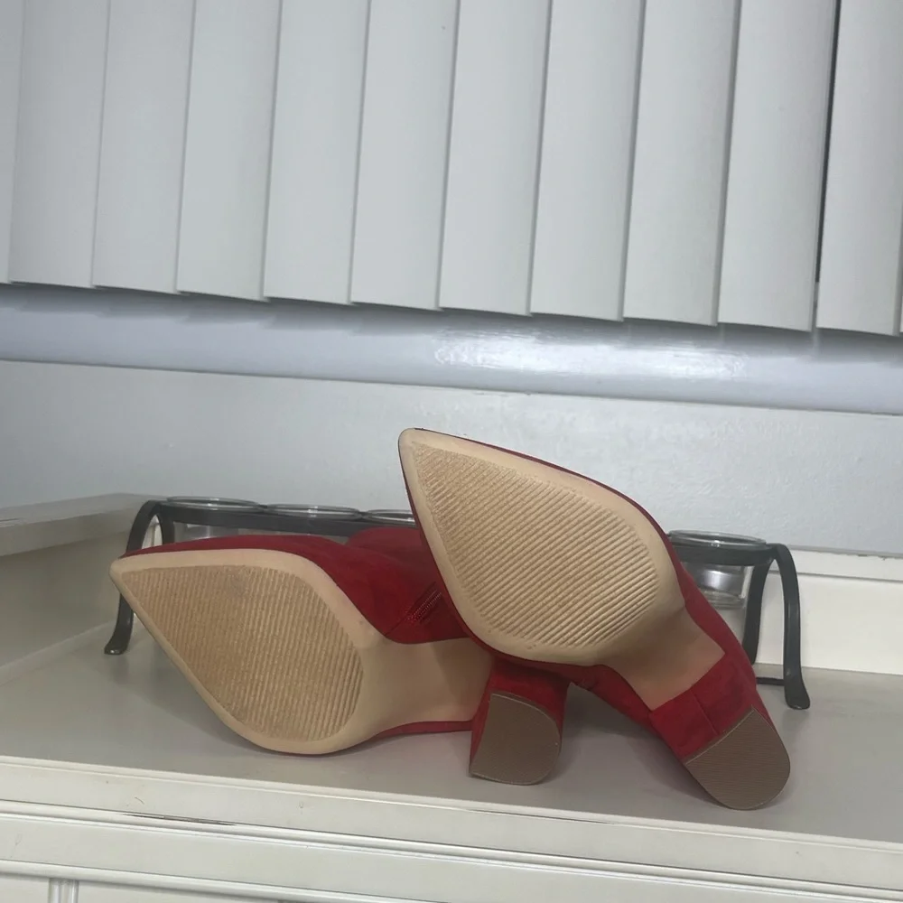 Red suede material Just Fab booties! NEW! NWOT! Size 7.5 women’s chunky heel. - Picture 4 of 8